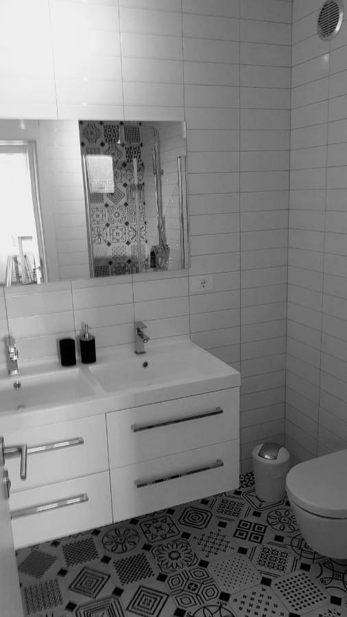 Soren-Sun Apt'S Leilighet Supetar Eksteriør bilde